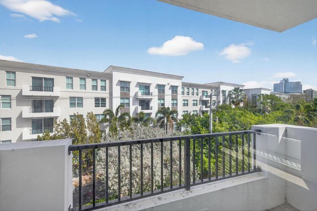 2421 NE 65th Street 415, Fort Lauderdale, FL 33308