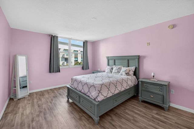 2421 NE 65th Street 415, Fort Lauderdale, FL 33308