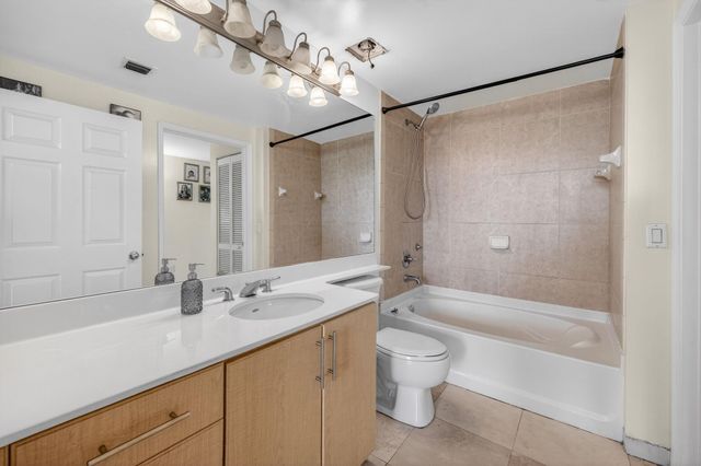 2421 NE 65th Street 415, Fort Lauderdale, FL 33308