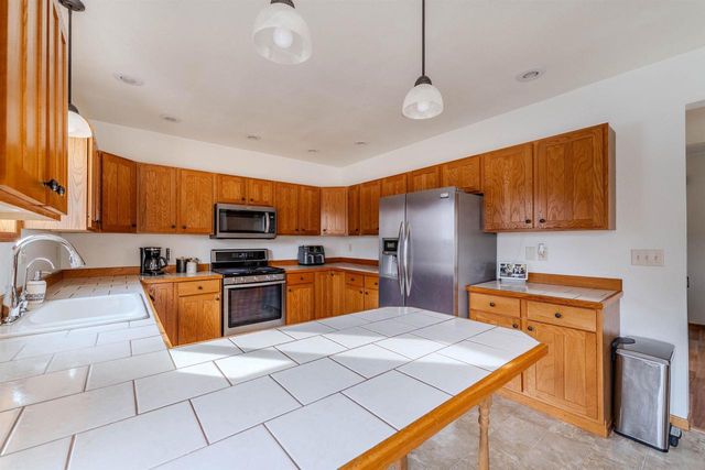 1112 DOVE STREET, Oshkosh, WI 54902