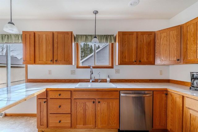 1112 DOVE STREET, Oshkosh, WI 54902