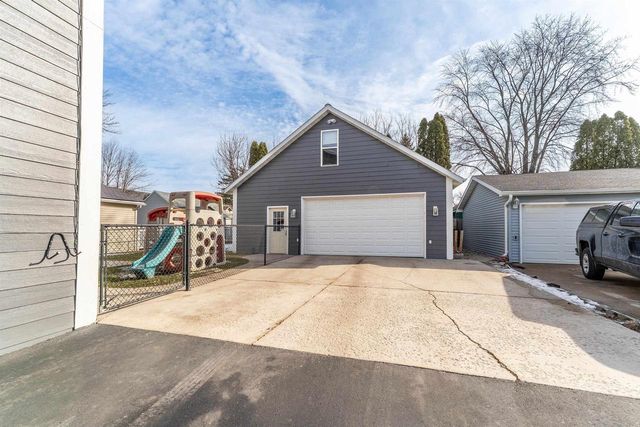 1112 DOVE STREET, Oshkosh, WI 54902