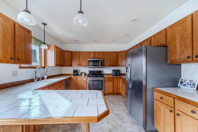 1112 DOVE STREET, Oshkosh, WI 54902