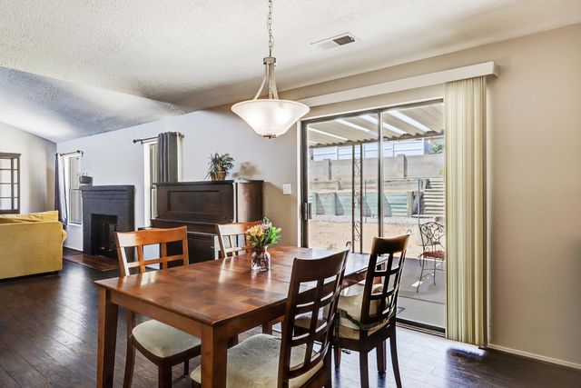 215 Western Hills Drive SE, Rio Rancho, NM 87124