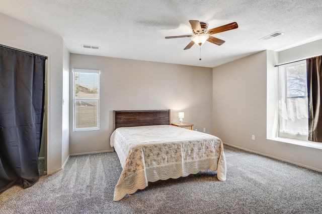 215 Western Hills Drive SE, Rio Rancho, NM 87124
