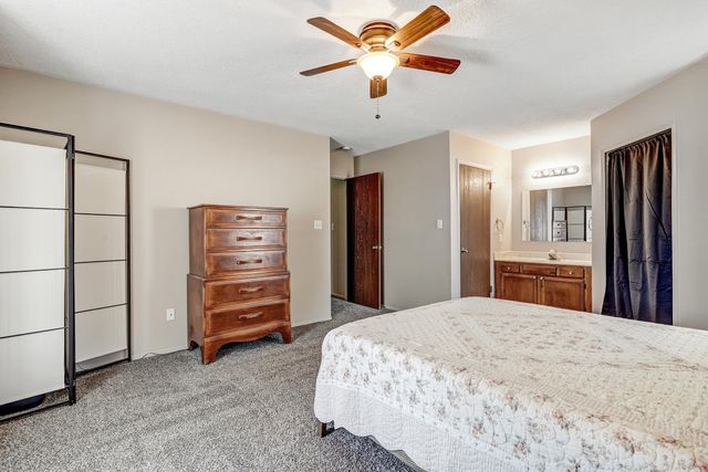 215 Western Hills Drive SE, Rio Rancho, NM 87124