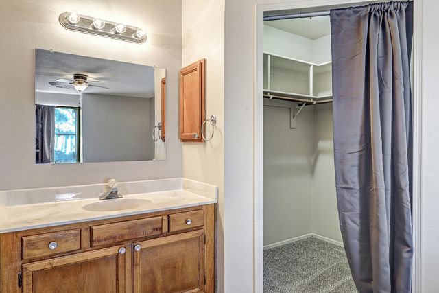 215 Western Hills Drive SE, Rio Rancho, NM 87124