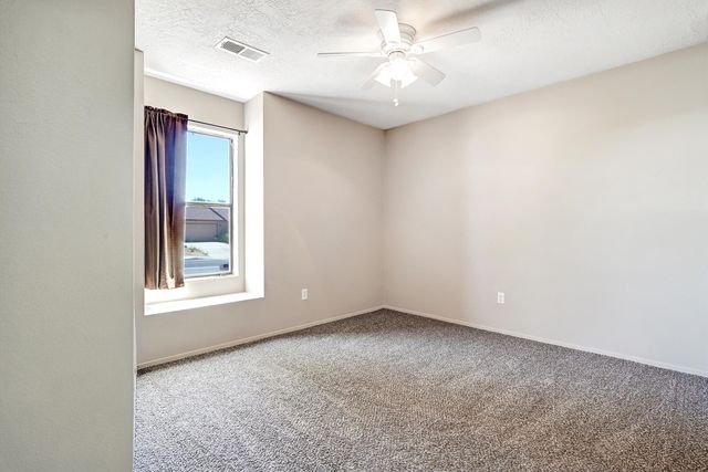 215 Western Hills Drive SE, Rio Rancho, NM 87124