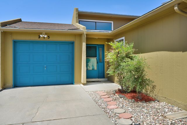 215 Western Hills Drive SE, Rio Rancho, NM 87124