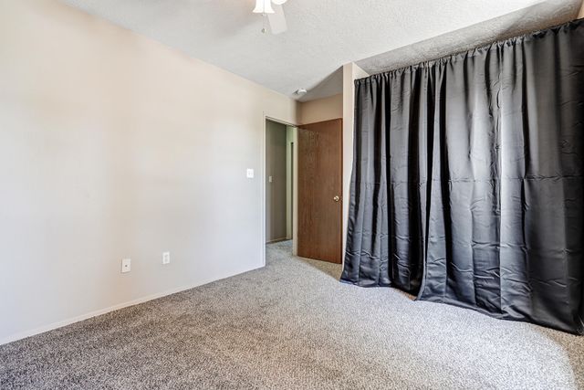 215 Western Hills Drive SE, Rio Rancho, NM 87124