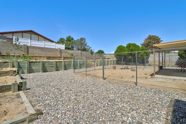 215 Western Hills Drive SE, Rio Rancho, NM 87124