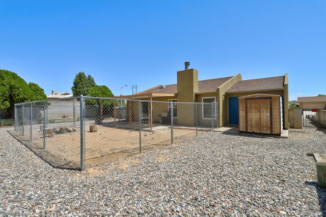 215 Western Hills Drive SE, Rio Rancho, NM 87124