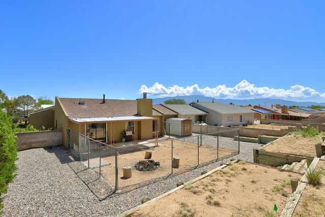 215 Western Hills Drive SE, Rio Rancho, NM 87124
