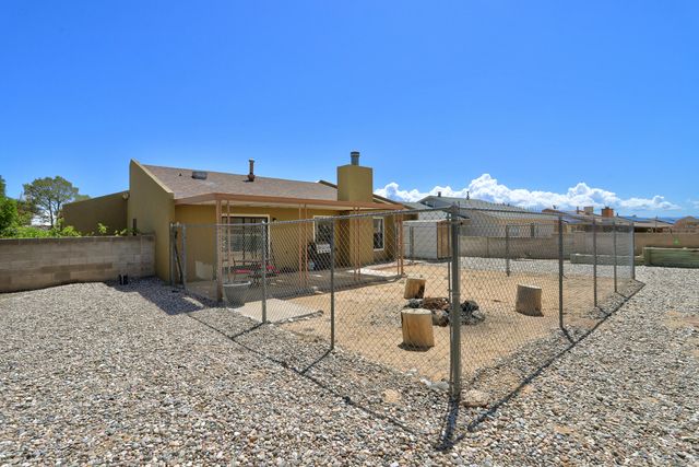 215 Western Hills Drive SE, Rio Rancho, NM 87124