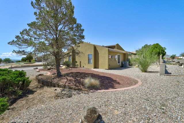 215 Western Hills Drive SE, Rio Rancho, NM 87124