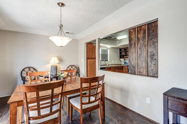 215 Western Hills Drive SE, Rio Rancho, NM 87124