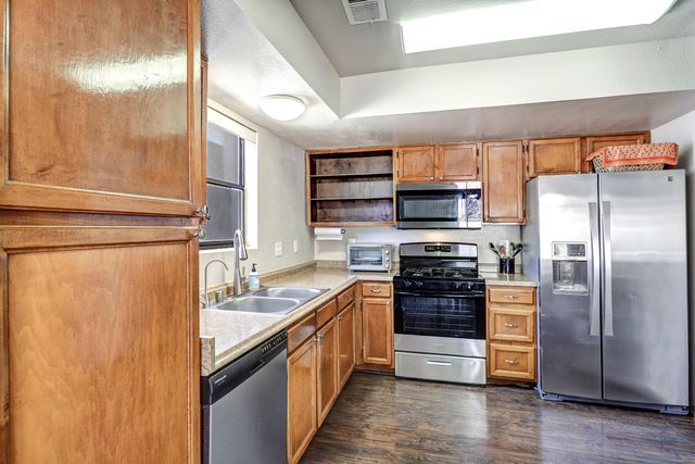 215 Western Hills Drive SE, Rio Rancho, NM 87124