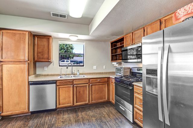 215 Western Hills Drive SE, Rio Rancho, NM 87124