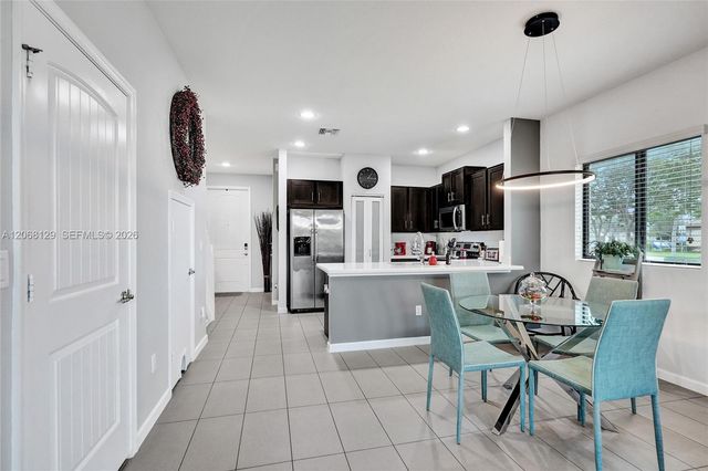 4204 N Dixie Highway 1, Oakland Park, FL 33334