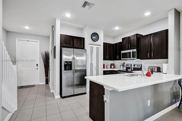 4204 N Dixie Highway 1, Oakland Park, FL 33334