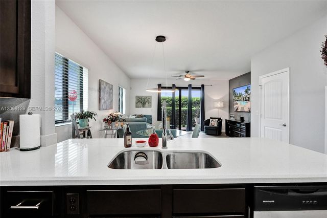 4204 N Dixie Highway 1, Oakland Park, FL 33334