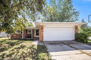 2530 Rhodes Drive, Troy, MI 48083