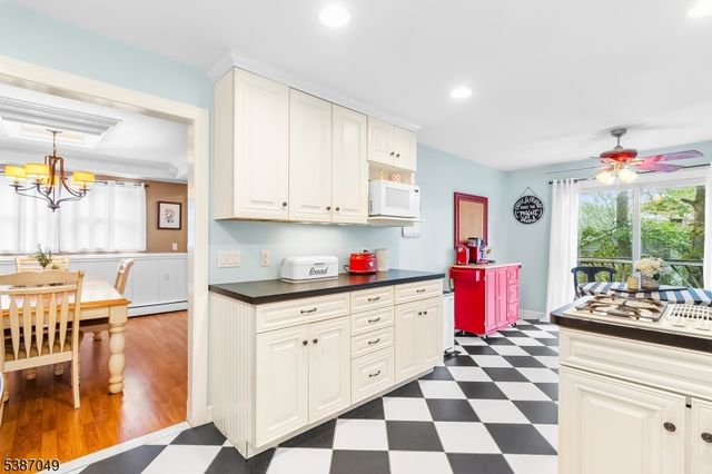 26 Northwestern Trl, Hopatcong Boro, NJ 07843