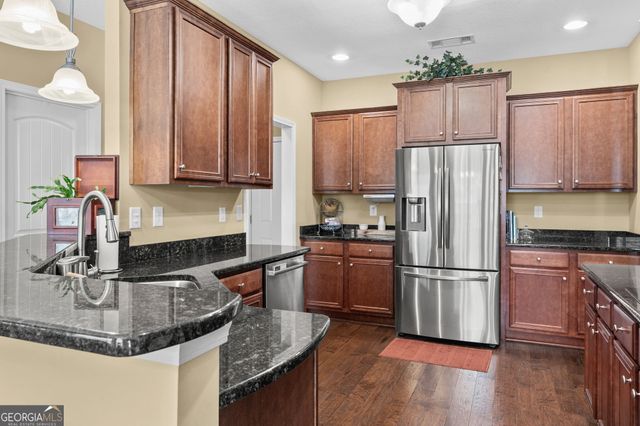 195 Gracie Gardens Court, Newnan, GA 30263