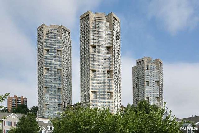 7004 JFK Blvd E Boulevard 20E, Guttenberg, NJ 07093