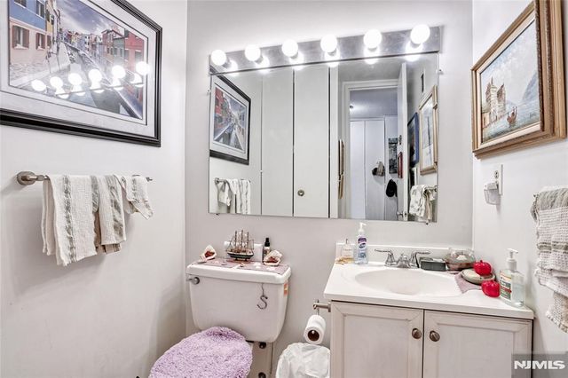 7004 JFK Blvd E Boulevard 20E, Guttenberg, NJ 07093