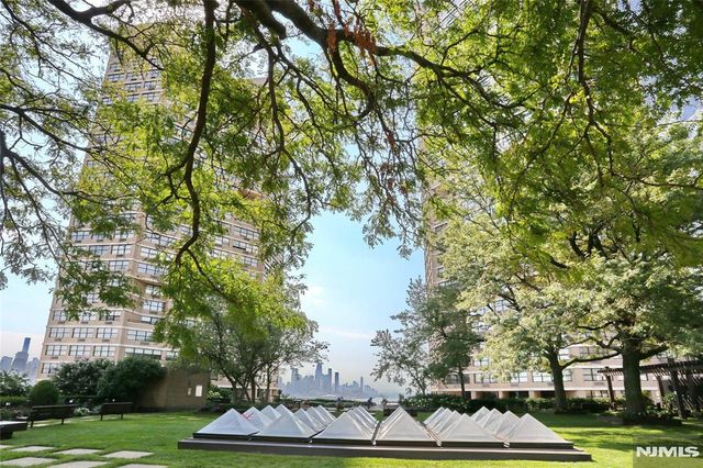 7004 JFK Blvd E Boulevard 20E, Guttenberg, NJ 07093