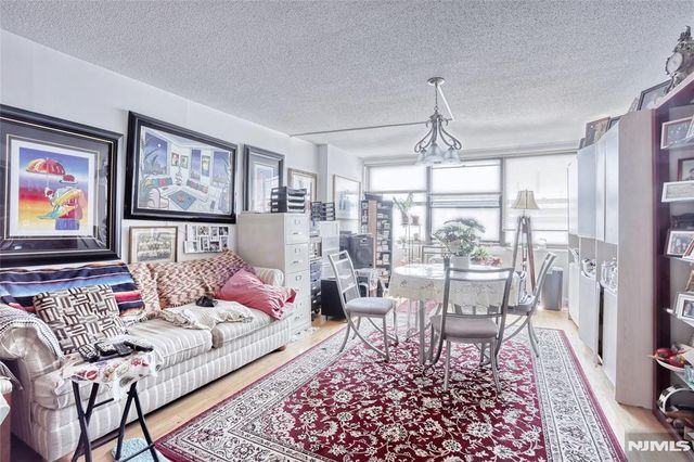 7004 JFK Blvd E Boulevard 20E, Guttenberg, NJ 07093