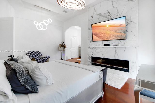 19870 SW 190th St, Miami, FL 33187