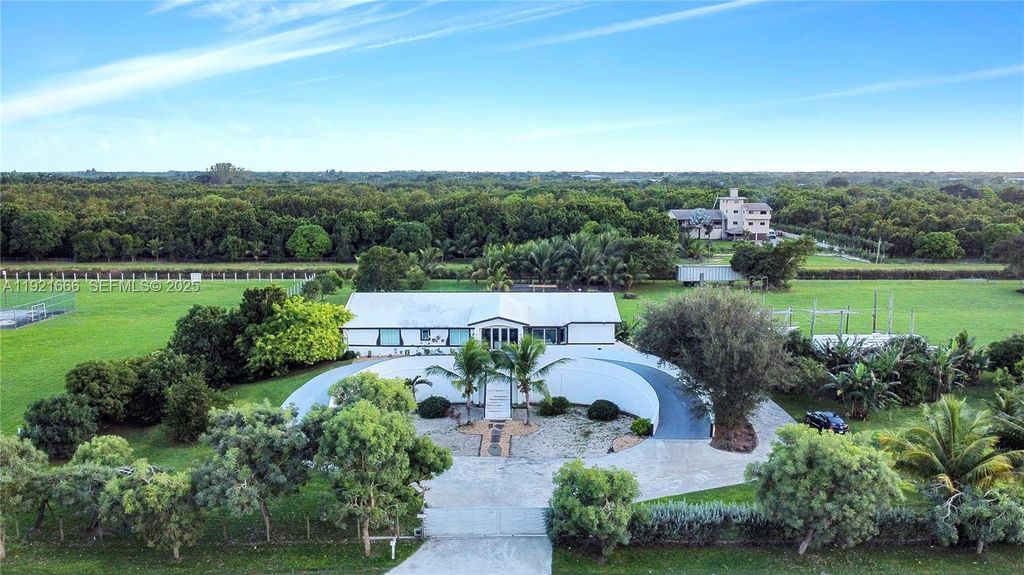 19870 SW 190th St, Miami, FL 33187