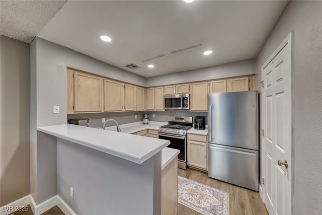 2040 Willowbury Drive A, Las Vegas, NV 89108