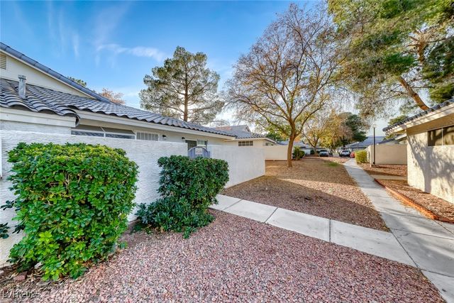 2040 Willowbury Drive A, Las Vegas, NV 89108