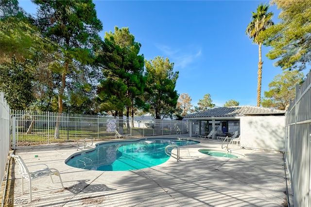 2040 Willowbury Drive A, Las Vegas, NV 89108