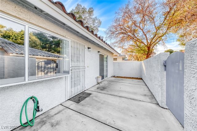 2040 Willowbury Drive A, Las Vegas, NV 89108