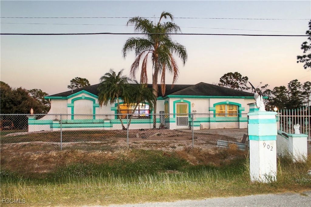 902 Clayton AVE, Lehigh Acres, FL 33972