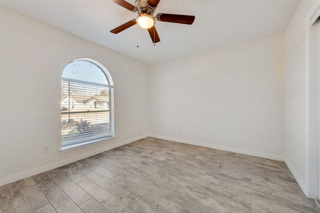 1725 Acosta Street, Grand Prairie, TX 75051