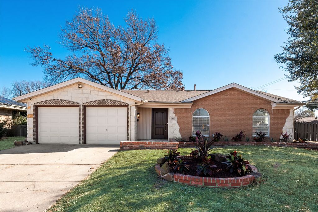 1725 Acosta Street, Grand Prairie, TX 75051