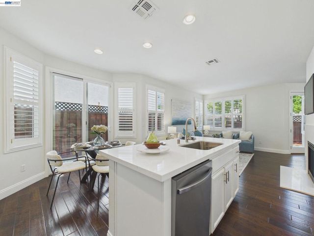 16 Poppy Hills Ln, San Ramon, CA 94583