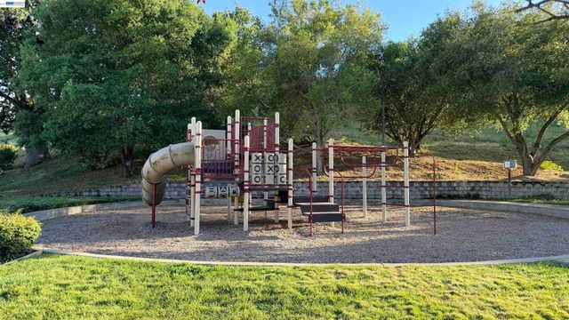 16 Poppy Hills Ln, San Ramon, CA 94583