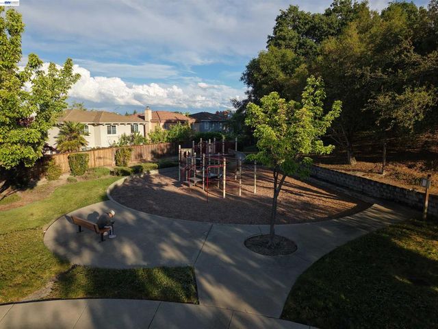 16 Poppy Hills Ln, San Ramon, CA 94583