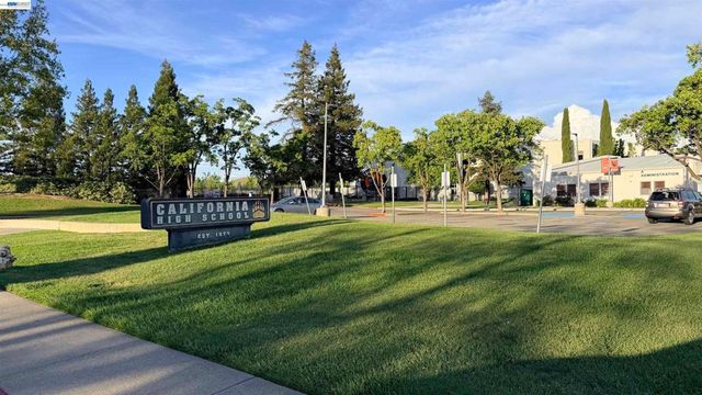 16 Poppy Hills Ln, San Ramon, CA 94583