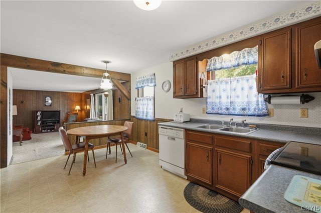 5354 Vineyard Drive, Clay, NY 13041