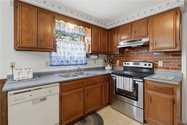 5354 Vineyard Drive, Clay, NY 13041