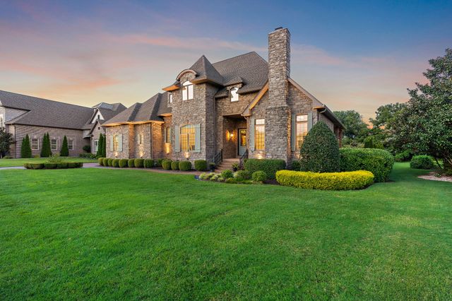 618 Ridgecrest Ln, Lebanon, TN 37087