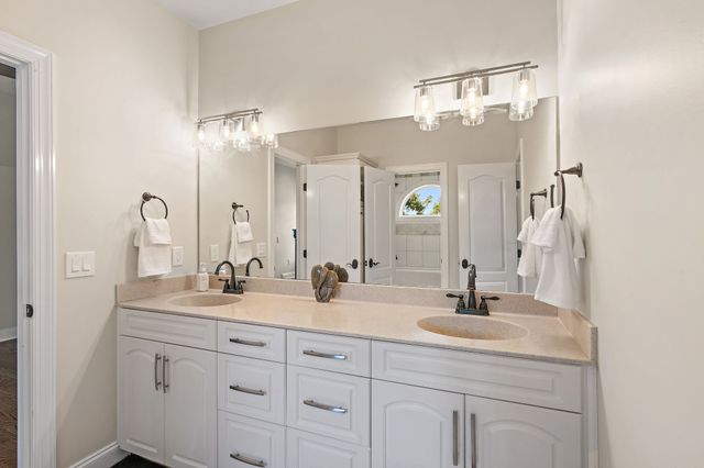 618 Ridgecrest Ln, Lebanon, TN 37087