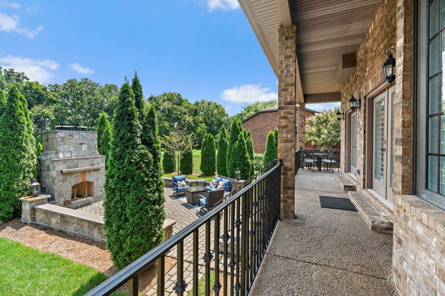 618 Ridgecrest Ln, Lebanon, TN 37087